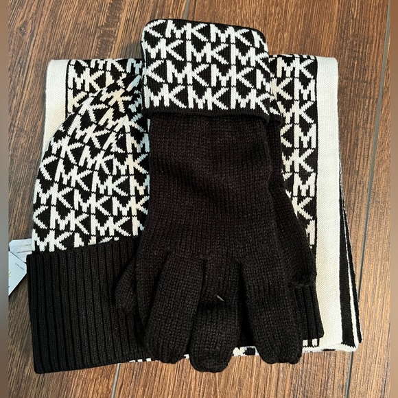 NWT Michael Kors Hat, Gloves and Scarf set.  $148 MSRP! - Picture 1 of 12